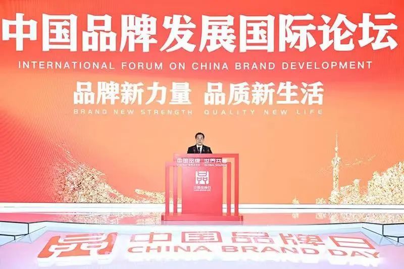 中鐵裝備懸臂掘進(jìn)機(jī)亮相2023年中國(guó)品牌博覽會(huì)