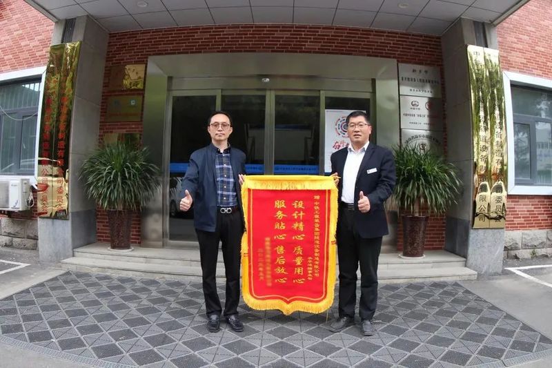 好的產(chǎn)品會(huì)說(shuō)話 || 中鐵裝備高原型水平運(yùn)輸編組獲錦旗、贏贊譽(yù)！